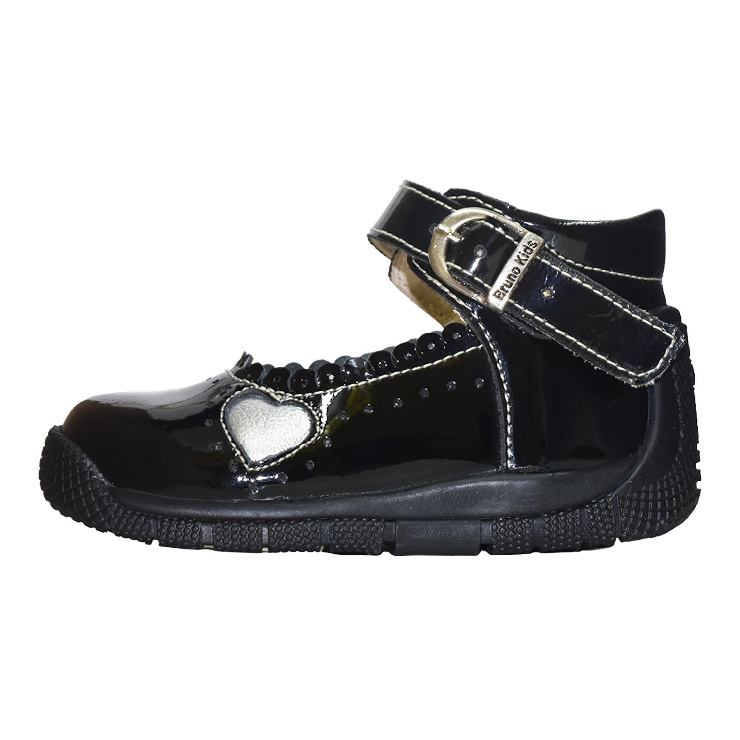 Zapato pibe bruno kids niña de cuero charol negro corazón 2