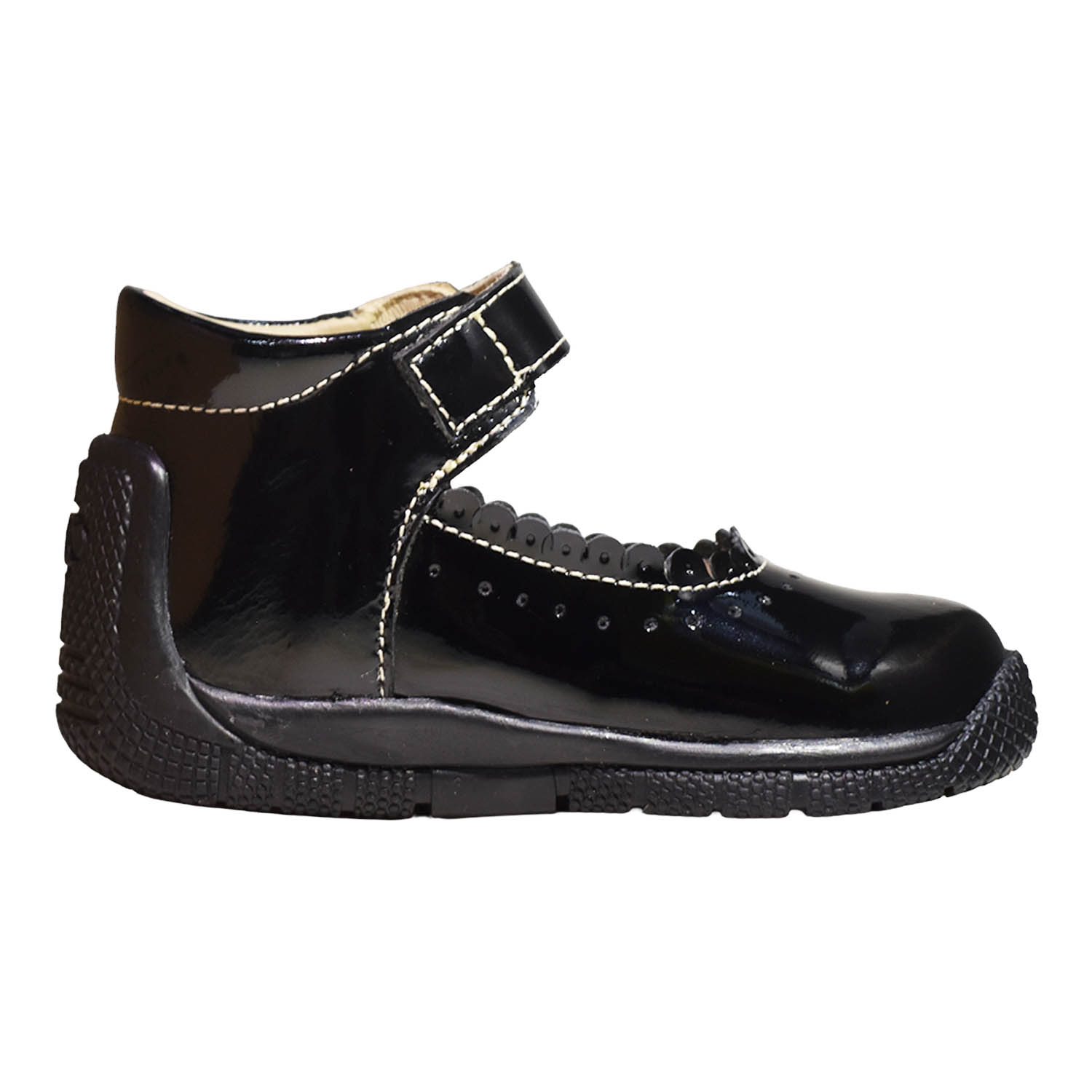 Zapato pibe bruno kids niña de cuero charol negro corazón 3